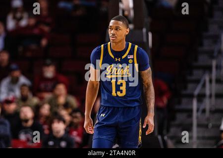 Columbia, SC, USA. November 2023. Notre Dame kämpfte gegen den irischen Stürmer Tae Davis (13) in der ersten Halbzeit gegen die South Carolina Gamecocks im NCAA Basketball Matchup in der Colonial Life Arena in Columbia, SC. (Scott Kinser/CSM). Quelle: csm/Alamy Live News Stockfoto