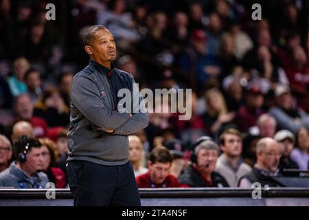 Columbia, SC, USA. November 2023. South Carolina Gamecocks Cheftrainer Lamont Paris in der ersten Halbzeit gegen die Notre Dame Fighting Irish im NCAA Basketball Matchup in der Colonial Life Arena in Columbia, SC. (Scott Kinser/CSM). Quelle: csm/Alamy Live News Stockfoto