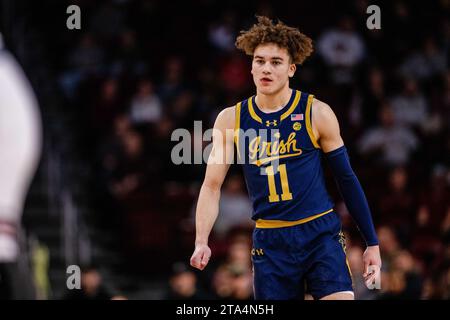 Columbia, SC, USA. November 2023. Notre Dame kämpfte gegen die irische Garde Braeden Shrewsberry (11) in der ersten Halbzeit gegen die South Carolina Gamecocks im NCAA Basketball Matchup in der Colonial Life Arena in Columbia, SC. (Scott Kinser/CSM). Quelle: csm/Alamy Live News Stockfoto