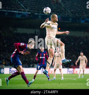 Barcelona, Spanien. November 2023. Pepe (#3, Top) aus Porto führt den Ball beim Spiel der Gruppe H der UEFA Champions League zwischen dem FC Barcelona und dem FC Porto am 28. November 2023 in Barcelona an. Quelle: Joan Gosa/Xinhua/Alamy Live News Stockfoto