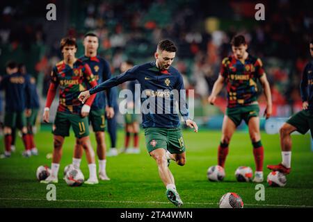 Joao Mario während des warm-up vor dem Qualifikationsspiel zur UEFA Euro 2024 zwischen den Nationalmannschaften Portugal und Island, Estadio Jose Alvalade, Lissabon, Portu Stockfoto