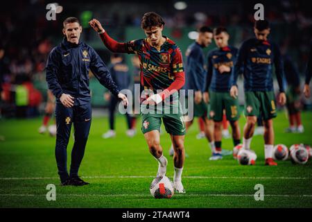 Joao Felix beim warm Up vor dem Qualifikationsspiel zur UEFA Euro 2024 zwischen den Nationalmannschaften Portugal und Island, Estadio Jose Alvalade, Lissabon, Portu Stockfoto