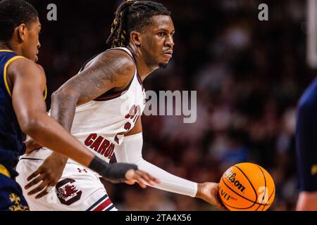 28. November 2023: Der Spieler von South Carolina Gamecocks, B.J. Mack (2), wird während der zweiten Hälfte des NCAA Basketball Matchups in der Colonial Life Arena in Columbia, SC, von Notre Dame bewacht. (Scott Kinser/CSM) Stockfoto