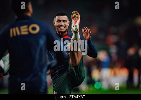 Cristiano Ronaldo während des warm-up vor dem Qualifikationsspiel zur UEFA Euro 2024 zwischen den Nationalmannschaften Portugal und Island, Estadio Jose Alvalade, Lissabon Stockfoto