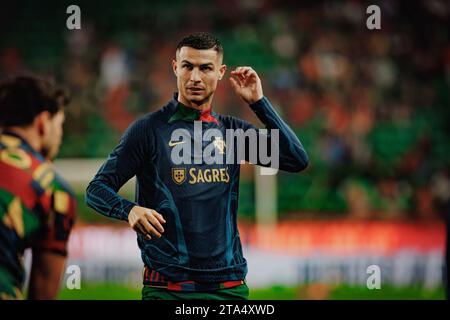 Cristiano Ronaldo während des warm-up vor dem Qualifikationsspiel zur UEFA Euro 2024 zwischen den Nationalmannschaften Portugal und Island, Estadio Jose Alvalade, Lissabon Stockfoto