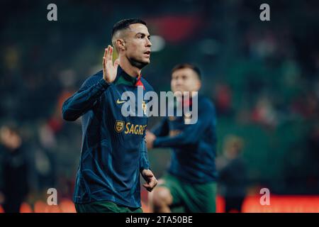 Cristiano Ronaldo während des warm-up vor dem Qualifikationsspiel zur UEFA Euro 2024 zwischen den Nationalmannschaften Portugal und Island, Estadio Jose Alvalade, Lissabon Stockfoto