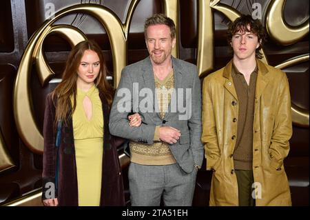 London, Großbritannien. November 2023. Manon McCrory-Lewis, Damian Lewis und Gulliver McCrory-Lewis besuchen die Warner Bros Pictures Presents - die Weltpremiere von Wonka in der Royal Festival Hall. Quelle: Siehe Li/Picture Capital/Alamy Live News Stockfoto