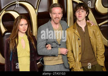 London, Großbritannien. November 2023. Manon McCrory-Lewis, Damian Lewis und Gulliver McCrory-Lewis besuchen die Warner Bros Pictures Presents - die Weltpremiere von Wonka in der Royal Festival Hall. Quelle: Siehe Li/Picture Capital/Alamy Live News Stockfoto