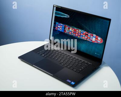 HCMC, VN - Dez. 2023. Raer Blade 15 Laptop Stockfoto