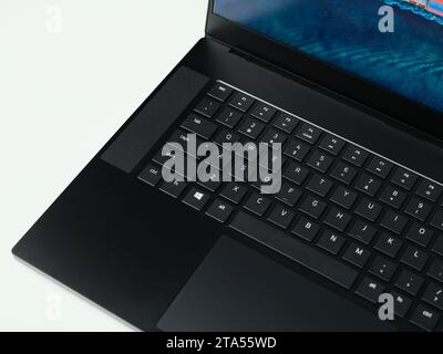 HCMC, VN - Dez. 2023. Raer Blade 15 Laptop Stockfoto