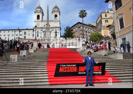 Rom, Italien. Juni 2023. Tom Cruise kommt vor der Premiere von „Mission: Impossible - Dead Reckoning Part One“ am 19. Juni 2023 in Rom an der Spanischen Treppe an. Foto: Rocco Spaziani/UPI Credit: UPI/Alamy Live News Stockfoto