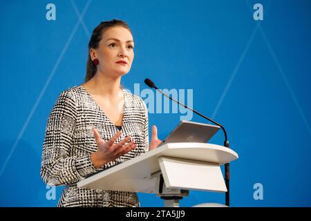 München, Deutschland. November 2023. Judith Gerlach (CSU), bayerische Gesundheitsministerin, spricht auf der Pressekonferenz im Prinz-Carl-Palais nach einer Kabinettssitzung im Bayerischen Staatskanzleramt. Quelle: Matthias Balk/dpa/Alamy Live News Stockfoto