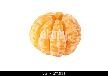 Geschälte Segmente von Mandarinenfrüchten isoliert auf weißem Hintergrund mit Schnittpfad Stockfoto
