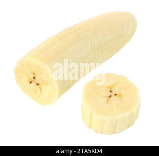 Stücke geschälter Bananen, isoliert auf weißem Hintergrund mit Schneidepfad Stockfoto