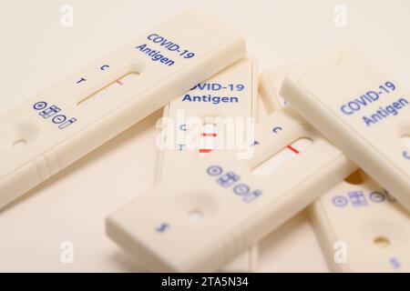 Stock- und Symbolbilder I 29.11.2023 Thema: Coronatest, Corona-Test, Corona-Test, Antigen-Test. Corona, Zahlen, Symptome, Impfung, neue Varianten, COVID-19 Hamburg Neugraben Hamburg Deutschland *** Stock- und Symbolbilder I 29 11 2023 Thema Corona-Test, Corona-Test, Corona-Test, Antigen-Test Corona, Zahlen, Symptome, Impfung, neue Varianten, COVID 19 Hamburg Neugraben Hamburg Deutschland Copyright: xLobeca/FelixxSchlikisx Credit: Imago/Alamy Live News Stockfoto