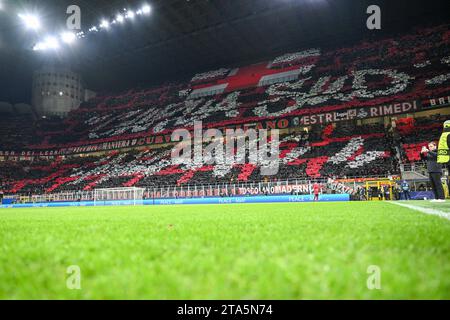 Fans (Mailand) beim UEFA Champions League-Spiel zwischen Mailand 1-3 Borussia Dortmund im Giuseppe Meazza Stadium am 28. November 2023 in Mailand. Quelle: Maurizio Borsari/AFLO/Alamy Live News Stockfoto