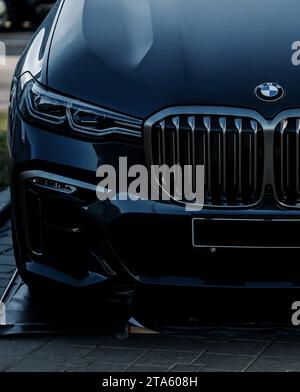 Minsk, Weißrussland, 29. November 2023 - Luxus BMW X 7. Deutschland Automobil. Moderner Sportwagen Stockfoto