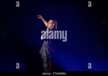 Neapel, Italien. Januar 2022. Filippo Maria Fanti, bekannt als Irama, ein italienischer Rapper, tritt live in Neapel auf der No Stress Tour 2023 im Palapartenope auf. (Foto: Francesco Cigliano/SOPA Images/SIPA USA) Credit: SIPA USA/Alamy Live News Stockfoto