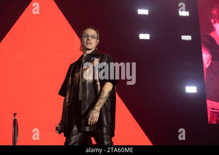 Neapel, Italien. Januar 2022. Filippo Maria Fanti, bekannt als Irama, ein italienischer Rapper, tritt live in Neapel auf der No Stress Tour 2023 im Palapartenope auf. (Foto: Francesco Cigliano/SOPA Images/SIPA USA) Credit: SIPA USA/Alamy Live News Stockfoto