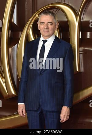 London, England. UK. Dienstag, 28. November 2023 - Rowan Atkinson nimmt an der Wonka-Weltpremiere in der Royal Festival Hall in London Teil. UK. Dienstag, 28. November 2023 - BANG MEDIA INTERNATIONAL FAMOUS PICTURES 28 HOLMES ROAD LONDON NW5 3AB VEREINIGTES KÖNIGREICH Tel. 44 0 02 7485 1005 E-Mail: picturesfamous.uk.com Copyright: XJamesxWarrenx FP Wonka World Premiere 043 Credit: Imago/Alamy Live News Stockfoto