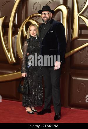London, England. UK. Dienstag, 28. November 2023 – Tom Davis nimmt an der Wonka-Weltpremiere in der Royal Festival Hall in London Teil. UK. Dienstag, 28. November 2023 - BANG MEDIA INTERNATIONAL FAMOUS PICTURES 28 HOLMES ROAD LONDON NW5 3AB VEREINIGTES KÖNIGREICH Tel. 44 0 02 7485 1005 E-Mail: picturesfamous.uk.com Copyright: XJamesxWarrenx FP Wonka World Premiere 038 Credit: Imago/Alamy Live News Stockfoto