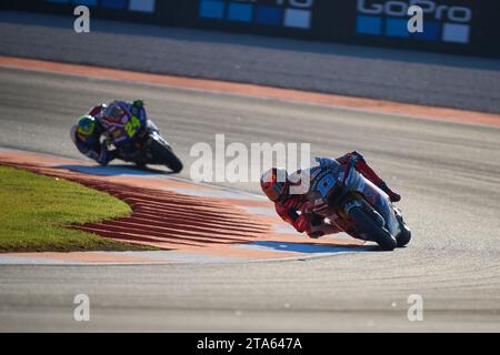 Celestino Vietti aus Italien und Fantic Racing (vorne) und Marcos Ramirez aus Spanien und OnlyFans American Racing (hinten) fahren während der Trainingssitzung Stockfoto