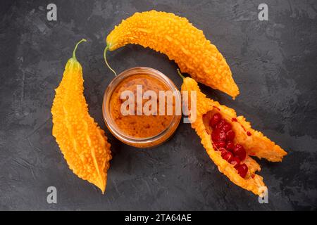 Sein lateinischer Name ist Momordica charantia L. und er gehört zur Familie der Cucurbitaceae und ist unter den Menschen als der potente Granatapfel bekannt. Turk Stockfoto