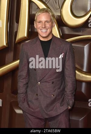 London, England. UK. Dienstag, 28., nimmt Jamie Laing an der Wonka-Weltpremiere in der Royal Festival Hall in London Teil. UK. Dienstag, 28. November 2023 - BANG MEDIA INTERNATIONAL FAMOUS PICTURES 28 HOLMES ROAD LONDON NW5 3AB VEREINIGTES KÖNIGREICH Tel. 44 0 02 7485 1005 E-Mail: picturesfamous.uk.com Copyright: XJamesxWarrenx FP Wonka World Premiere 066 Credit: Imago/Alamy Live News Stockfoto