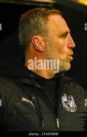 Burslem, Großbritannien, 28. November 2023. Andy Crosby, Manager von Port Vale, wurde 1-0 vor der Heimniederlage gegen Derby County vorgestellt Stockfoto