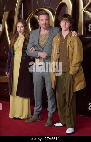 London, UK . November 2023 . (L-R) Manon McCrory-Lewis, Damian Lewis und Gulliver McCrory-Lewis bei der Weltpremiere von WONKA in der Royal Festival Hall. Quelle: Alan D West/Alamy Live News Stockfoto