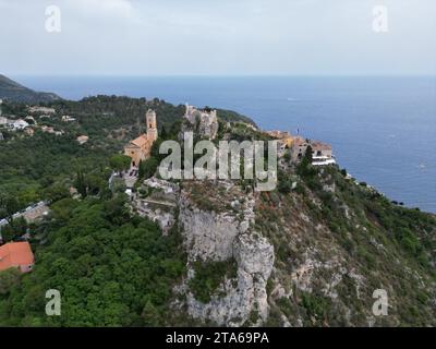 Eze Hügel auf dem Gipfel Dorf auf Felsen France Drone, aus der Luft, Blick aus der Luft Stockfoto