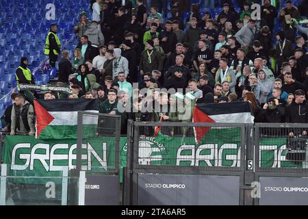 Rom, Latium. November 2023. Celtic Fans während des Champions-League-Spiels zwischen Lazio und Feyenoord im Olympiastadion, Italien, 7. November 2023. Quelle: massimo insabato/Alamy Live News Stockfoto