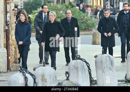 Lyon, Frankreich. November 2023. Premierministerin Elisabeth Born während der Beerdigung des ehemaligen Bürgermeisters von Lyon und des ehemaligen Innenministers Gerard Collomb in der Kathedrale Saint-Jean in Lyon, Frankreich am 29. November 2023. Am Samstag starb der ehemalige Innenminister und frühe Unterstützer von Emmanuel Macron Gerard Collomb im Alter von 76 Jahren. 2022 gab er bekannt, dass er an Magenkrebs leide. Foto: Julien Reynaud/APS-Medias/ABACAPRESS.COM Credit: Abaca Press/Alamy Live News Stockfoto