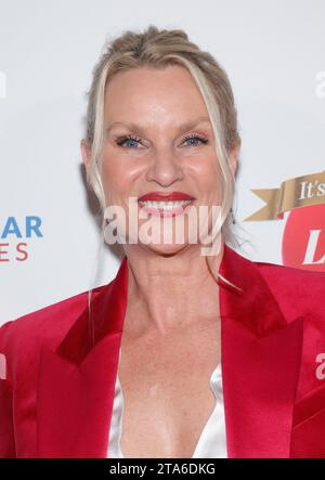 BEVERLY HILLS, KALIFORNIEN, 28. NOVEMBER: Nicollette Sheridan beim Gift of A Lifetime Red Carpet Event im Melbourne in Beverly Hills, Kalifornien am 28. November 2023. Kredit: Faye Sadou/MediaPunch Stockfoto