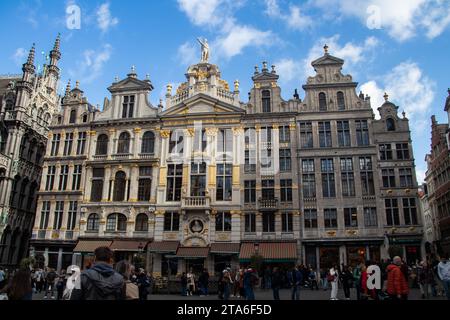 La Grand-Place in Brüssel aus dem späten 17. Jahrhundert. Die Gebäude rund um den Platz umfassen opulente barocke Gildensäle Stockfoto