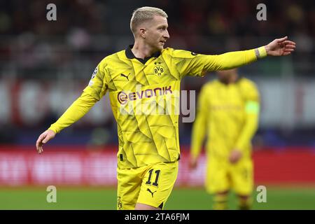 Mailand, Italien. November 2023. Marco Reus von Borussia Dortmund gibt Gesten während des UEFA Champions League-Fußballspiels zwischen dem AC Mailand und dem Borussia Dortmund. Quelle: Marco Canoniero/Alamy Live News Stockfoto