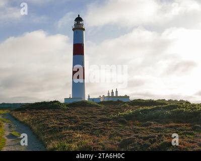 Tarbat Ness Lighthouse ist die höchste Navigationslampe in Schottland und die dritthöchste in Großbritannien. Stockfoto