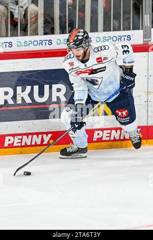 Eishockey DEL - Düsseldorfer EG vs ERC Ingolstadt am 26.11.2023 im PSD Bank Dome in Düsseldorf Ingolstadts Charles Bertrand ( Nr.33) Foto: Osnapix Stockfoto