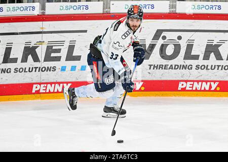 Eishockey DEL - Düsseldorfer EG vs ERC Ingolstadt am 26.11.2023 im PSD Bank Dome in Düsseldorf Ingolstadts Charles Bertrand ( Nr.33) Foto: Osnapix Stockfoto