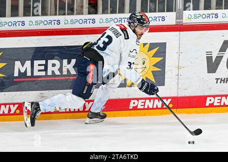 Eishockey DEL - Düsseldorfer EG vs ERC Ingolstadt am 26.11.2023 im PSD Bank Dome in Düsseldorf Ingolstadts Charles Bertrand ( Nr.33) Foto: Osnapix Stockfoto