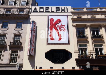 London, Großbritannien - 6. JULI 2016: Adelphi Theatre in London, Großbritannien. Es ist eines der Londoner West End Theater. 2013 verkauften West End Theater 14,5 Millionen Tickets. Stockfoto