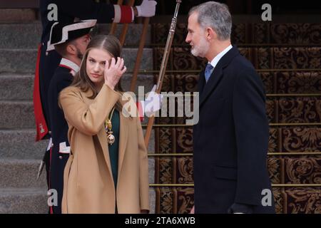 König Felipe VI. Von Spanien, Königin Letizia und Kronprinzessin Leonor nehmen am 29. November 2023 an der Eröffnung des Parlaments beim Abgeordnetenkongress in Madrid Teil (Foto: Oscar Gonzalez/SIPA USA) (Foto: Oscar Gonzalez/SIPA USA) Stockfoto