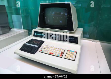 TERRASSA, SPANIEN - 6. OKTOBER 2021: Commodore PET veraltet Personal Computer System. Vintage-Computer-Hardware zum Sammeln. Stockfoto