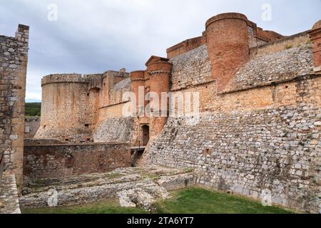 Fort de Salses, katalanische Festung in der Stadt Salses-le-Chateau im Département Pyrenäen-Orientales in Frankreich. Stockfoto