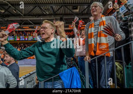 26.11.2023, RASTA Dome, Vechta, GER, BARMER 1. BBL; Rasta Vechta vs FC Bayern München im Bild Feature Zuschauer Stimmung RASTA DOME Foto © nordphoto GmbH/Kokenge Stockfoto