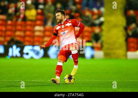 Oakwell Stadium, Barnsley, England - 28. November 2023 Nicky Cadden (7) von Barnsley - während des Spiels Barnsley gegen Wycombe Wanderers, Sky Bet League One, 2023/24, Oakwell Stadium, Barnsley, England - 28. November 2023 Credit: Arthur Haigh/WhiteRosePhotos/Alamy Live News Stockfoto