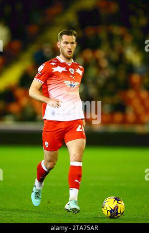 Oakwell Stadium, Barnsley, England - 28. November 2023 Jamie McCart (26) von Barnsley - während des Spiels Barnsley gegen Wycombe Wanderers, Sky Bet League One, 2023/24, Oakwell Stadium, Barnsley, England - 28. November 2023 Credit: Arthur Haigh/WhiteRosePhotos/Alamy Live News Stockfoto