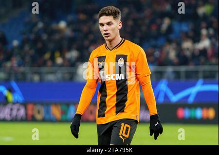 Hamburg, Deutschland. November 2023. Georgiy Sudakov (Schachtar Donezk, #10) GER, Schachtar Donezk gegen Royal Antwerpen FC, Fussball, Champions League, Gruppe H, Spieltag 5, Saison 2023/2024, 28.11.2023 Foto: Eibner-Pressefoto/Marcel von Fehrn Credit: dpa/Alamy Live News Stockfoto