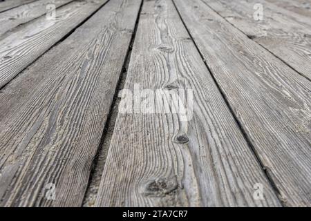 Abgestreifte Holzplatten in Grautönen Stockfoto