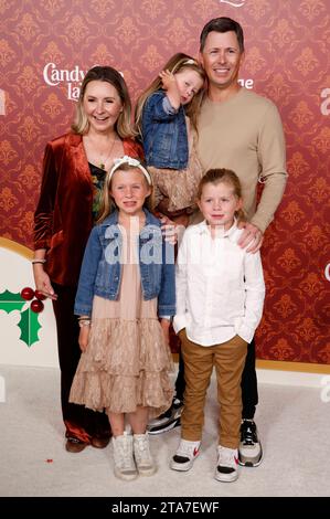 Beverley Mitchell mit Ehemann Michael Cameron und Kinder bei der Weltpremiere des Amazon Prime Video Films Candy Cane Lane im Regency Village Theatre. Los Angeles, 28.11.2023 *** Beverley Mitchell mit Ehemann Michael Cameron und Kindern bei der Uraufführung des Amazon Prime Videofilms Candy Cane Lane im Regency Village Theatre Los Angeles, 28 11 2023 Foto:xD.xBedrosianx/xFuturexImagex Candy 3179 Stockfoto